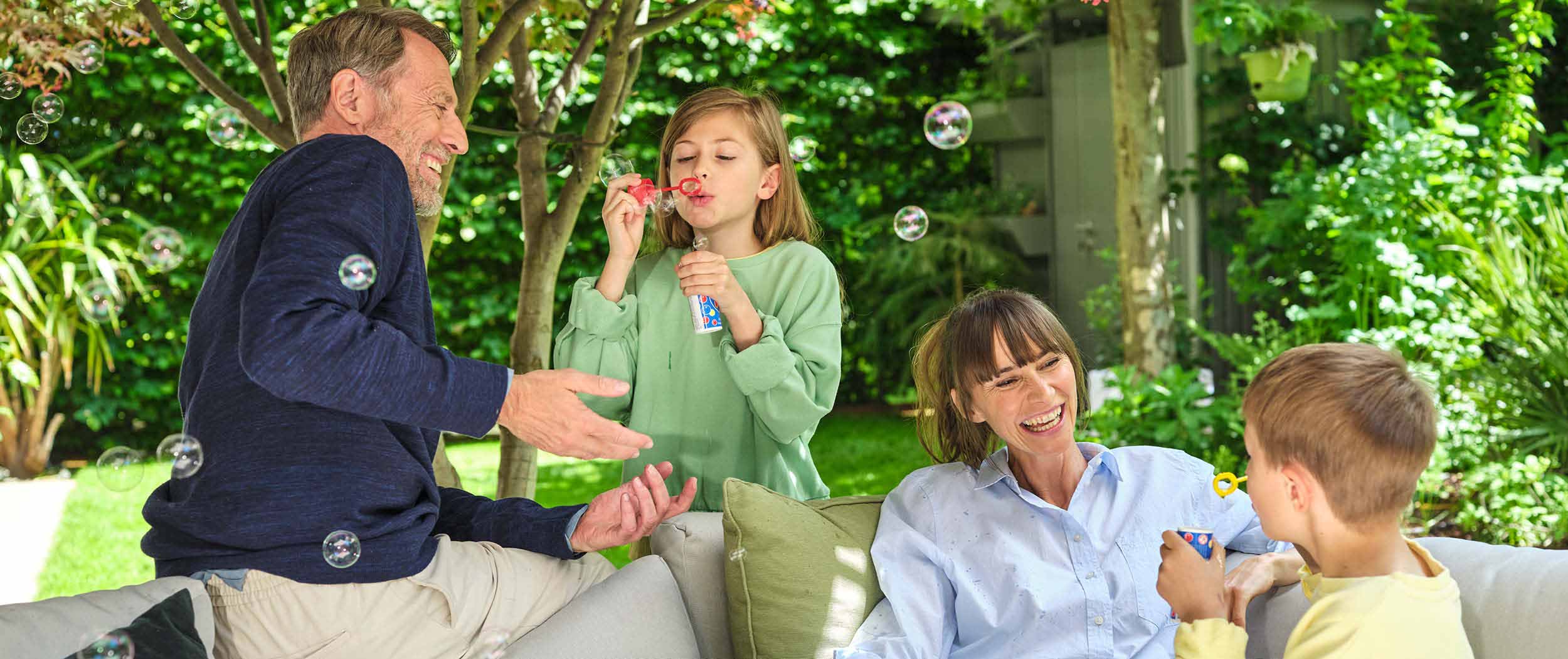 Familie im Garten